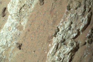 Des associations minérales et organiques inédites découvertes dans le cratère Jezero sur Mars